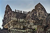 Angkor - Banteay Samre, false upper storey of the gopura of the first courtyard.